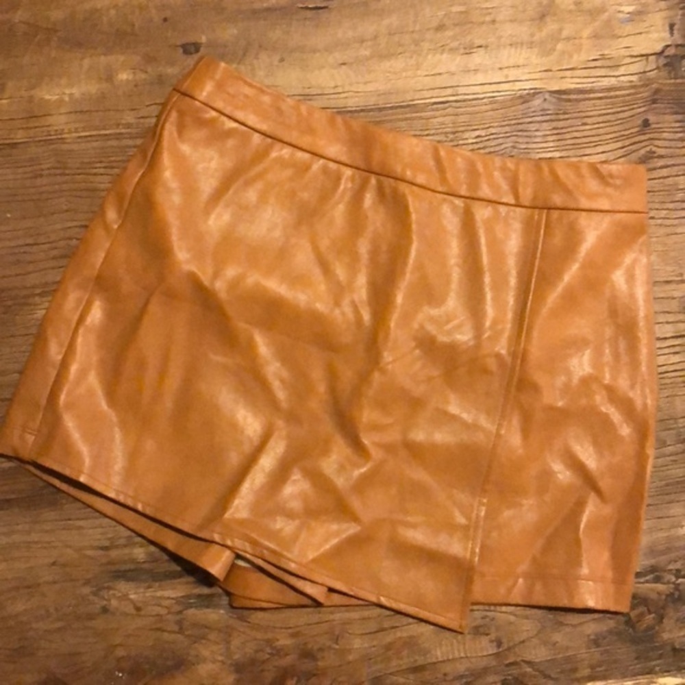 Skort/IRIS‎ BASIC Faux leather skort. J1 size medium